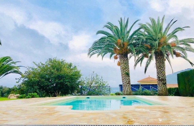 Villa Felicidad Calonge, in a quiet location with sea view and view of the mountains.