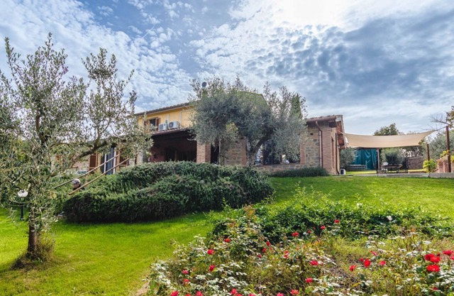 Villa Fiorita: idyllic tuscan retreat with pool, senic views and modern comfort