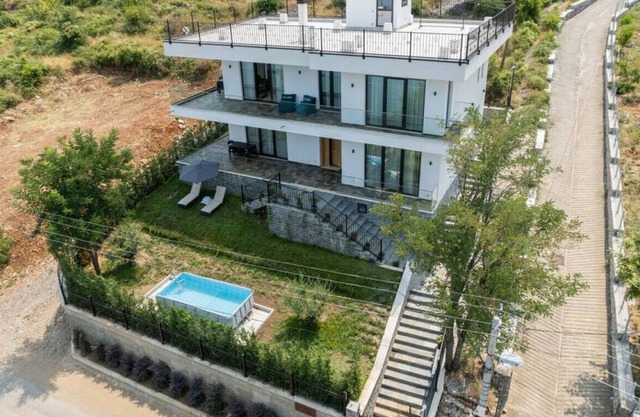 Villa Florale by PikHost