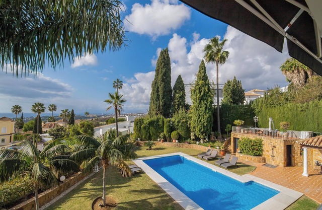 Villa 'Flores' with Sea View, Wi-Fi and Air Conditioning