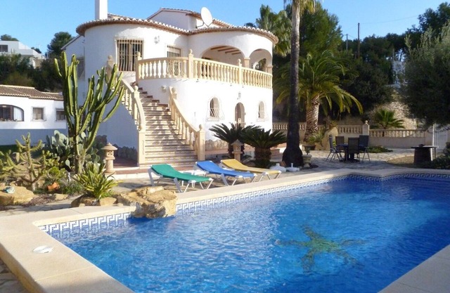 Villa for 4 people with private pool
