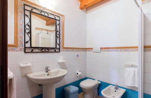 Villa for 8/9 people, sea view, 4 bedrooms, 2 bathrooms, large private garden