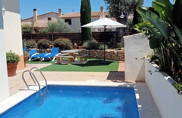Villa for 8 people with private pool and very close to the beach