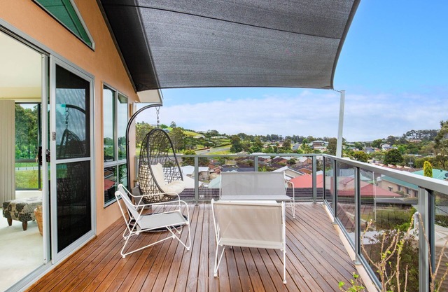 Villa Franco - Pet Friendly - 8 Mins Walk to Beach