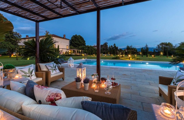 VILLA HUGO, Understated Luxury 5 Bedrooms Villa with Pool and a Welcoming Ambience
