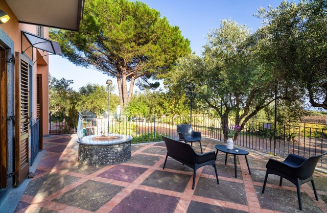 Villa 'Il Baglio Dell'etna' with Sea View, Wi-Fi and Air Conditioning