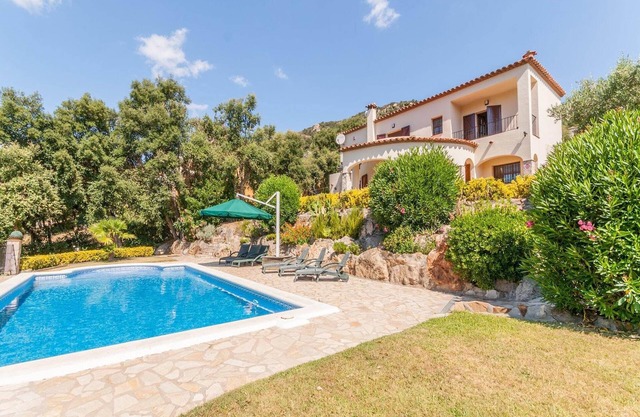 Villa in Calonge with Pool and Mountain Views