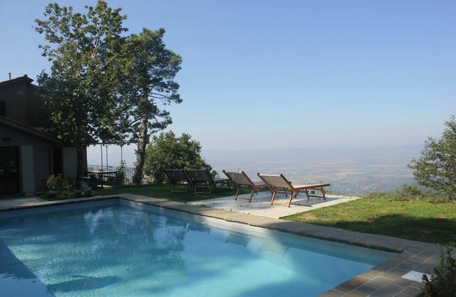 Villa in Cortona with 4 bedrooms sleeps 9