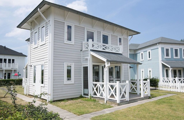 Villa in Hellevoetsluis near North Sea Beach