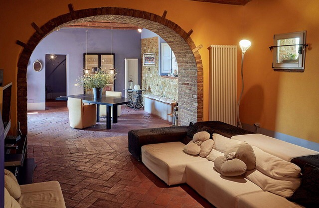 Villa in Montelupo Fiorentino with 6 bedrooms sleeps 11