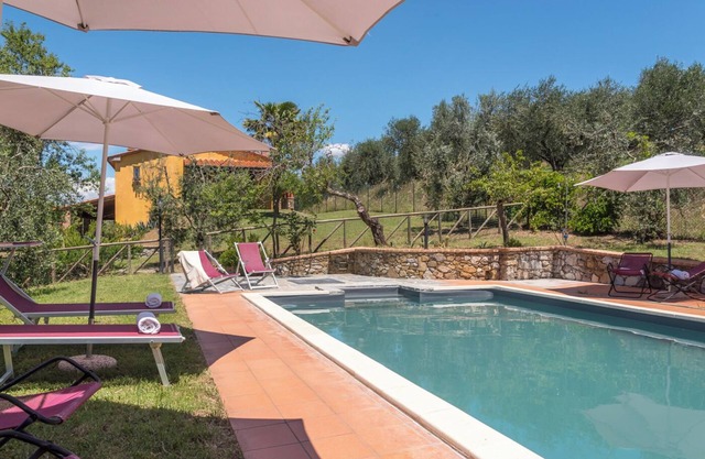 Villa in Lucignano with A/C, pool, garden, spacious veranda for al fresco dining