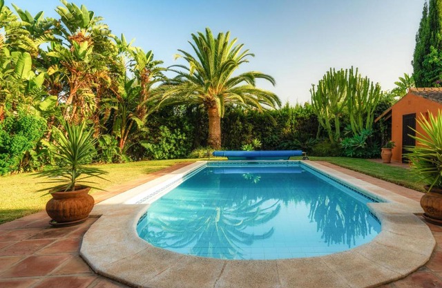 Villa in Marbesa with private heated pool