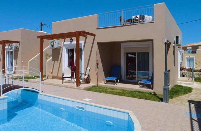 Villa in Nopigia with garden