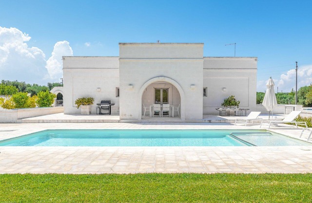 Villa in Ostuni with 3 bedrooms sleeps 6
