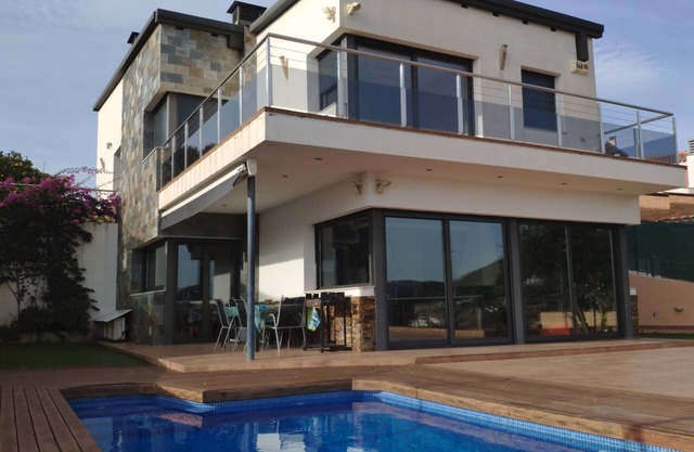 Villa in quiet area, with pool, to enjoy your best holidays