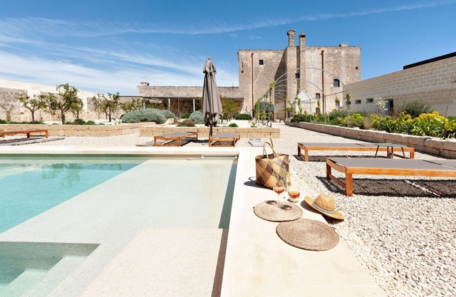 Villa in Salice Salentino with 6 bedrooms sleeps 16