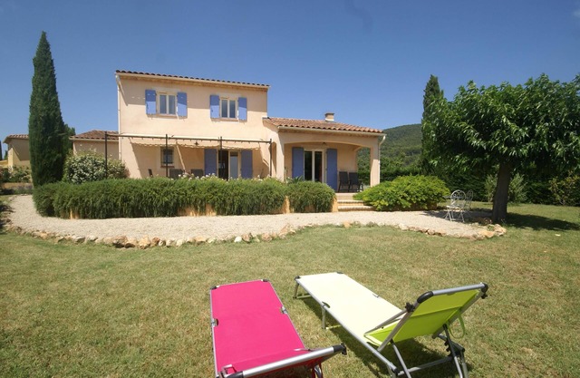 Villa in small domain with pool and tenniscourt