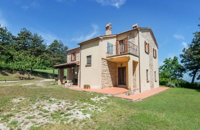 Villa in Tavoleto with pool