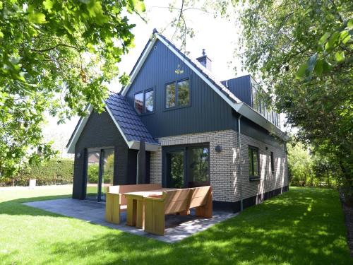 Villa in Texel near Beach and Nature Reserve