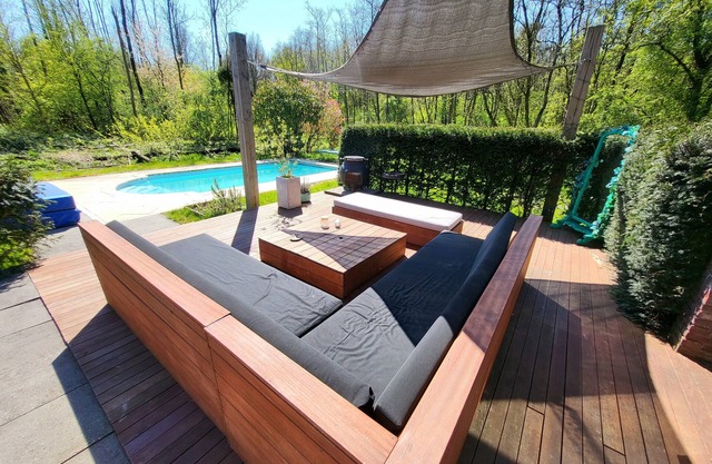 Villa in the forrest of Amsterdam with Pool and Jacuzzi