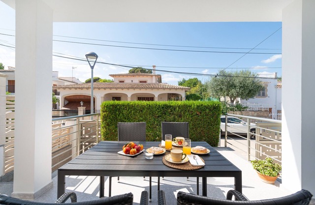 VILLA ISABEL - Great holiday home with several terraces near the beach. Free WiFi