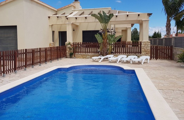 VILLA JASMI, villa 700m from the palaya