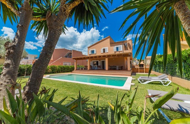 Villa Joana Barcares for 10 with swimming pool