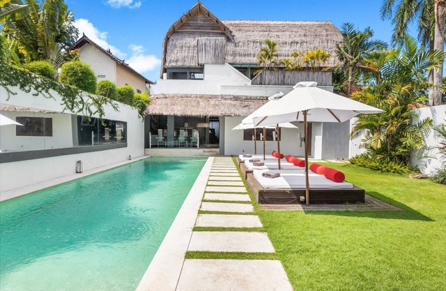 Villa Kuta - Four Bedroom Villa, Sleeps 8