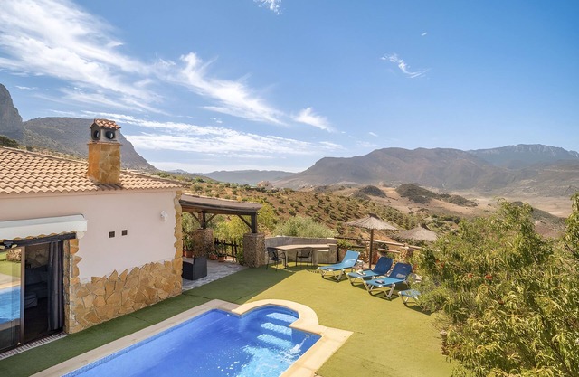 Villa 'La Cañada' with Lake View, Wi-Fi and Air Conditioning