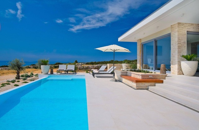 Villa La Isla with Pool III