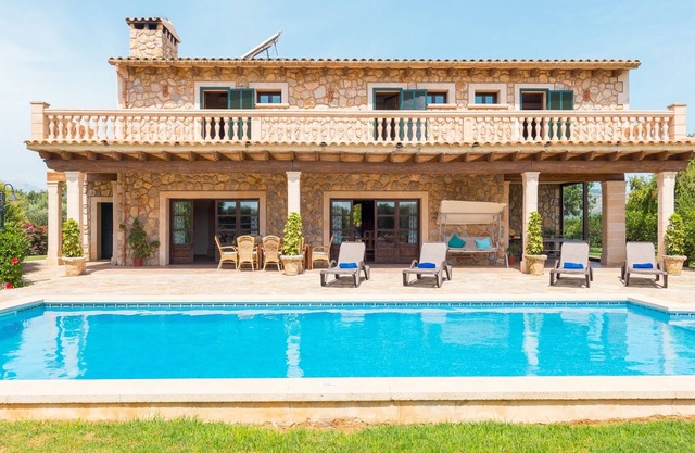 Villa Lagoon. Lovely stone built Mallorcan finca with private pool.