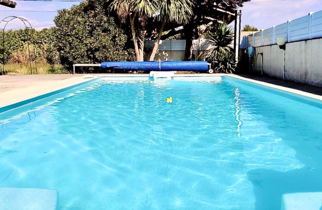 Villa Landaise with swimming pool, (3 stars)