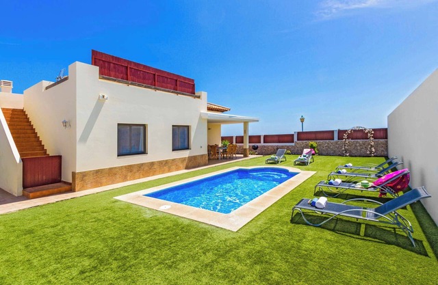 Villa Laurita - Three Bedroom Villa, Sleeps 6