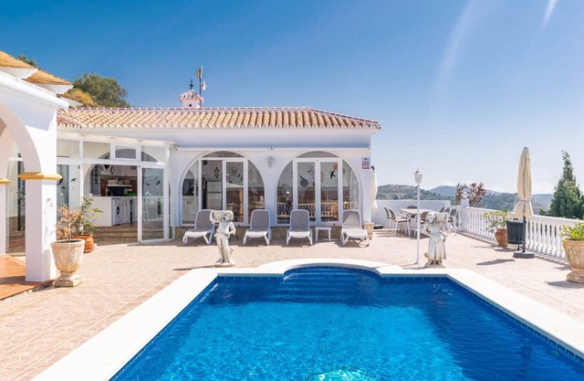 Villa "Lena Del Sol" with Sea View & Wi-Fi