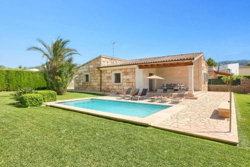 Villa Les Pells by Villa Plus