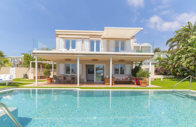 ▫️ Villa Lily by I N Z U L A E ▫️ Las Burras Beach 50m ▫️ Private Pool