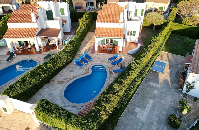 Villa Lola: seaviews, private pool & lush yard