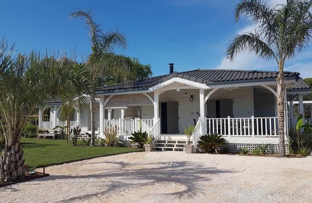 Villa Louisiane proche de la mer avec piscine