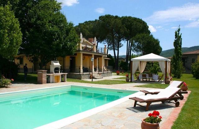 Villa Lucia - Tuscan villa with private pool