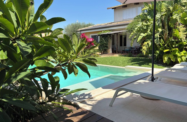 Villa Lucia with infinity pool and garden in an oasis of peace (Wi-Fi)
