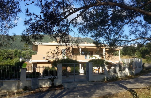 VILLA LUIGI Poggio dei Pini: apartment in villa with parking and wallbox