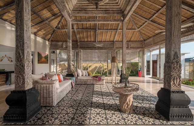 Villa Manggala | Tropical 3BR Private Pool Villa near Berawa Beach