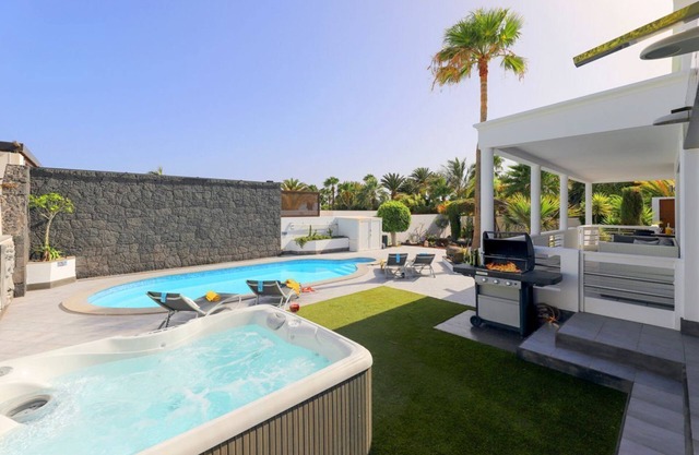 Villa Markel - Three Bedroom Villa, Sleeps 6