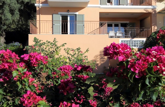 Villa Melia, luxurious villa with superb view of the islands, 400 m from the sea