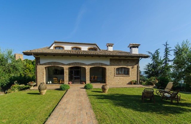 Villa Mery, Holiday house in the hills of the Rimini Riviera, with private pool