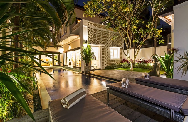 VILLA MEYA - Eat St Location