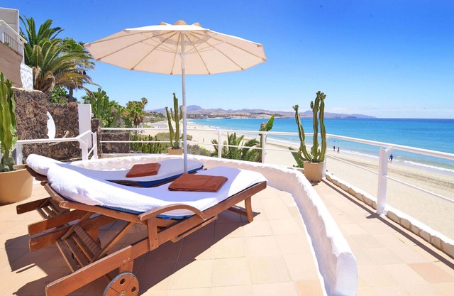 Villa Mirador 1, on the beachfront