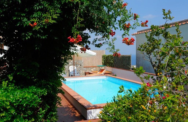 Villa Miramare, piscina e parcheggio a Conca dei Marini