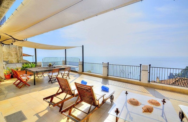 Villa Mitrea: A bright and elegant apartment located in the center of Positano, with Free WI-FI.