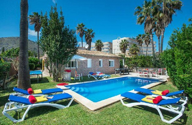 Villa Montelo holiday rental with private pool near the beach.